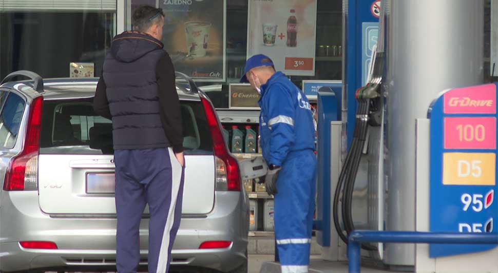 Колико дуго смо плаћали екстремно скупо гориво 2022. године?