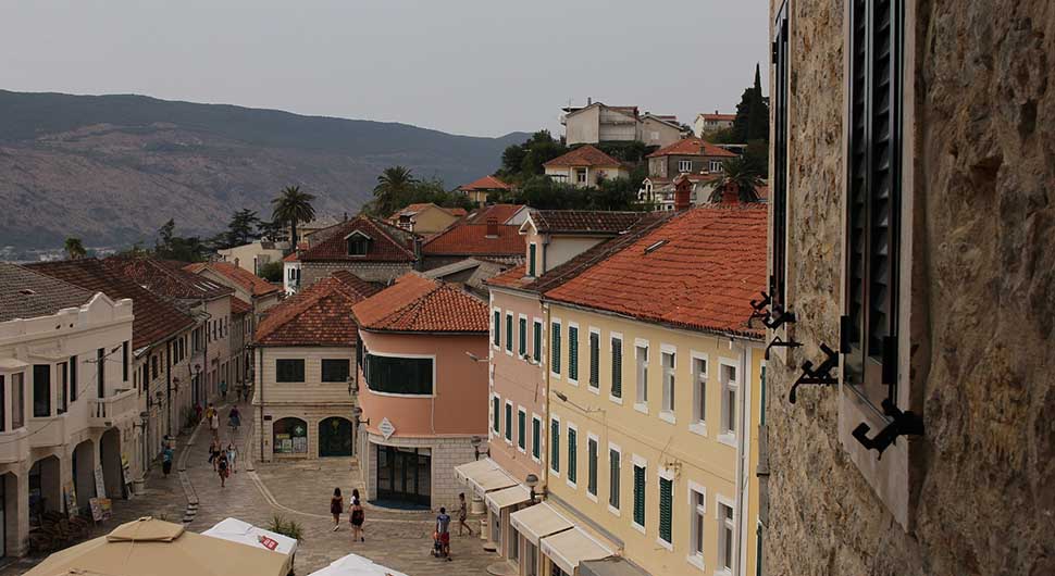 Горио локал у Херцег Новом, сумња се да је пожар подметнут