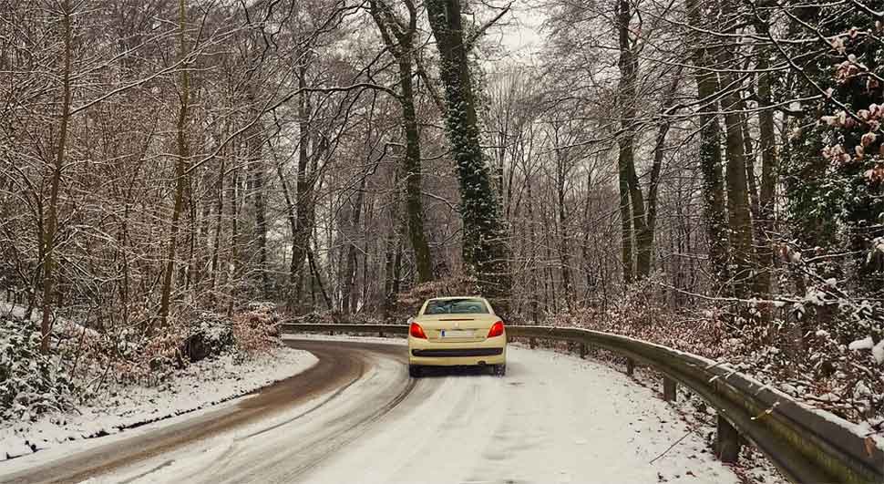 Упозорење за возаче! Поледица и снијег у овим крајевима Српске