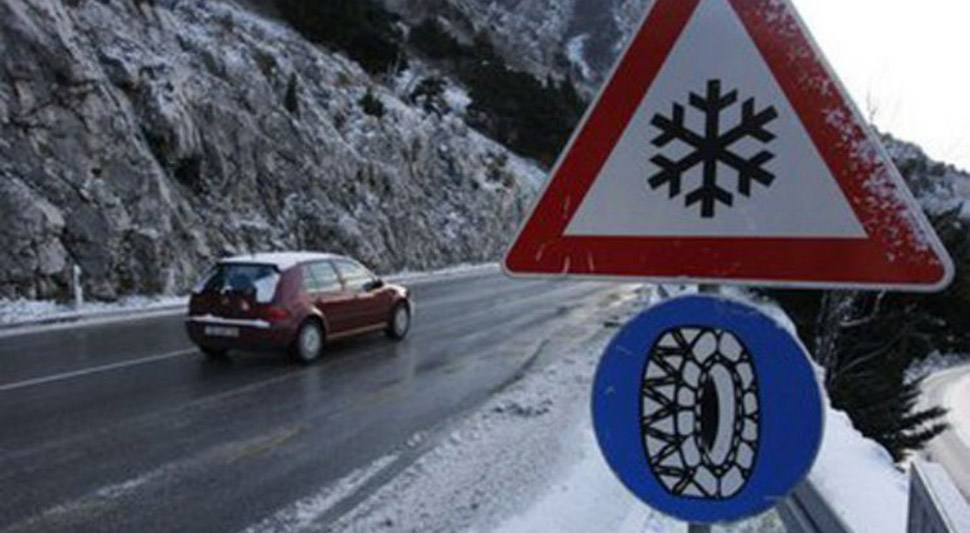 Враћају се ниске температуре: Како остати сигуран иза волана када постане клизаво?
