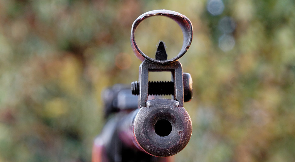 Покварену ваздушну пушку слао поштом, она опалила и ранила радника