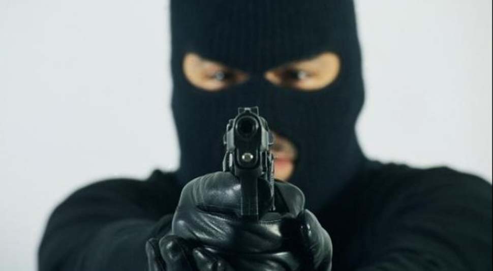 Наоружани разбојник опљачкао радника коцкарнице