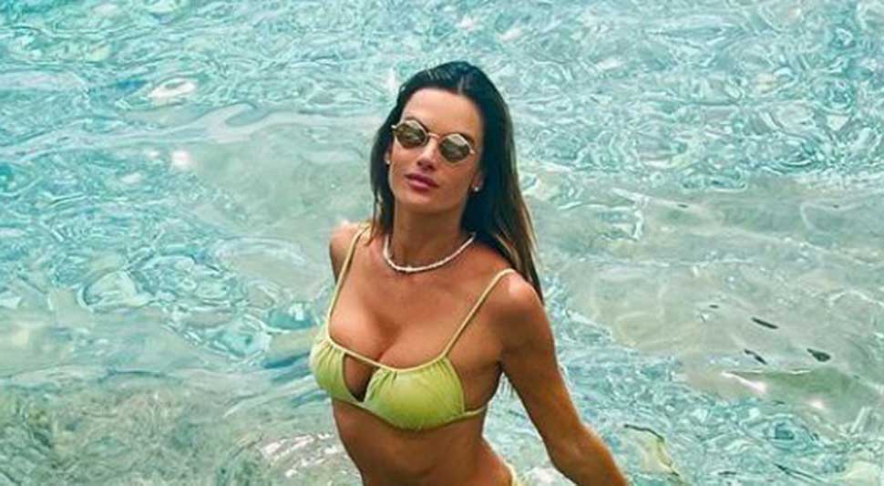 Врела Бразилка се скинула и показала извајано тијело, фанови одушевљени