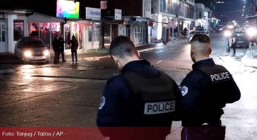 Мушкарац избо супругу и кћерку: Полиција затекла хорор, крви било од улаза у зграду до 4. спрата