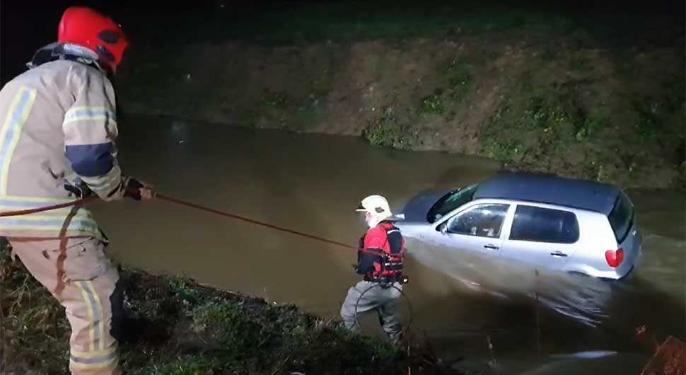 Automobil sletio u rijeku kod Prijedora
