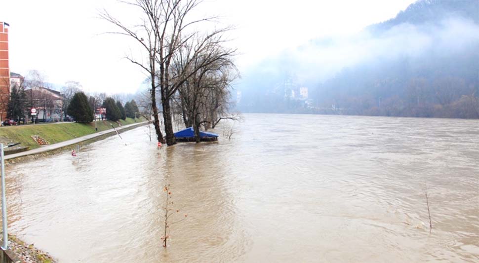 Drina se izlila na Gradsku plažu u Zvorniku i na poljoprivredna zemljišta