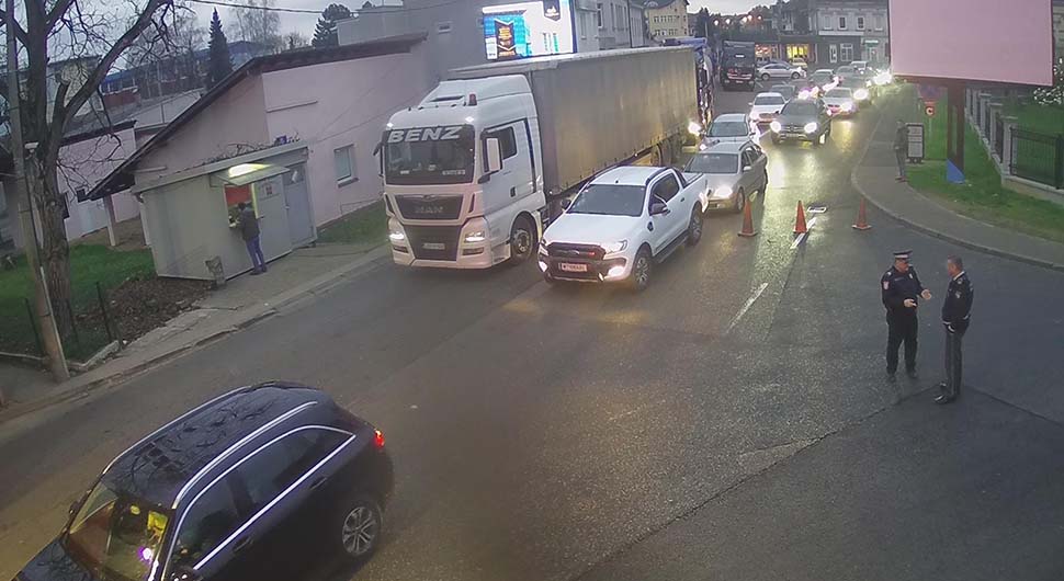 Duža čekanja i gužve na granicama