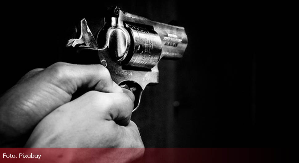 Драма у Бањалуци: Изашао из пежоа и уперио пиштољ у пјешака