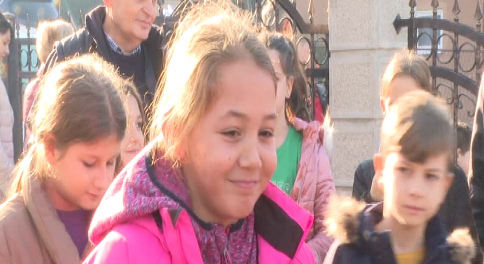 Banjaluka - Anđela Bunić (11) pronašla zlatnik u česnici