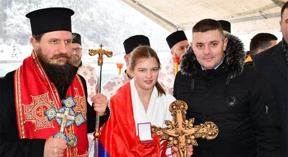 U Mrkonjić Gradu djevojčica (11) doplivala do Časnog krsta