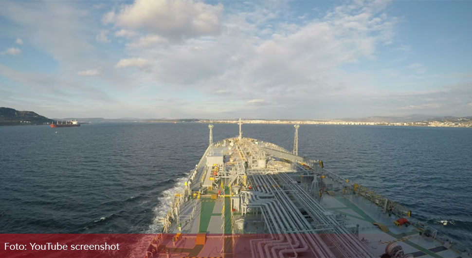 Због олујног вјетра обустављен саобраћај кроз Дарданеле