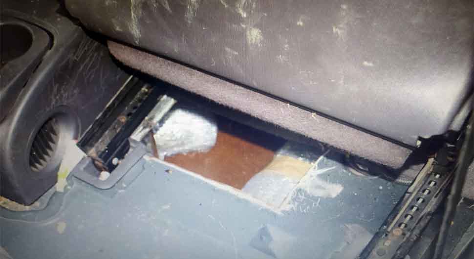 U podu mercedesa pronađeno 15 kg kanabisa, uhapšen muškarac