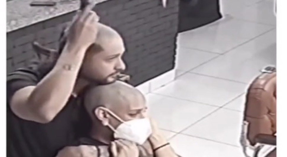 Gest vrijedan divljenja: Frizer se ošišao na nulu zbog djevojke oboljele od raka