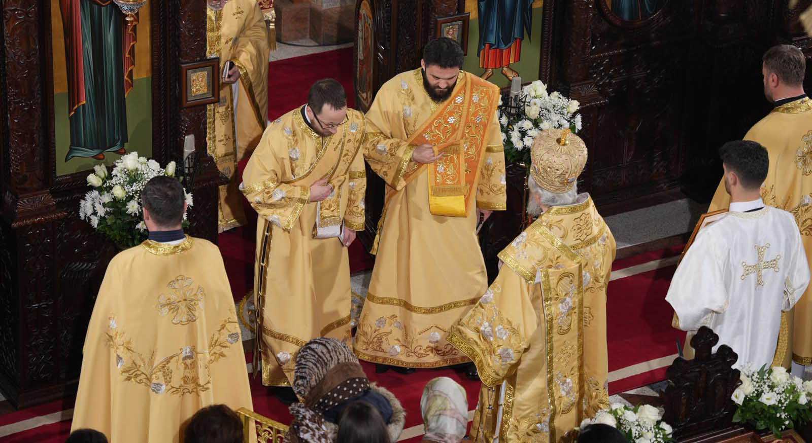 Vladika Јefrem služio u Hramu Hrista Spasitelja (FOTO)