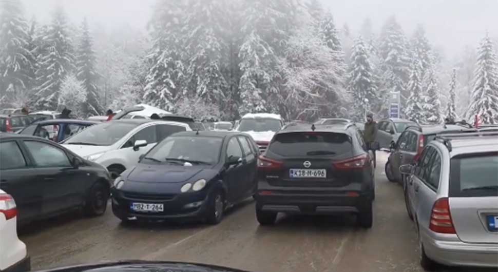 Kozara blokirana: Posjetioce zbog gužvi vraćaju sa rampe