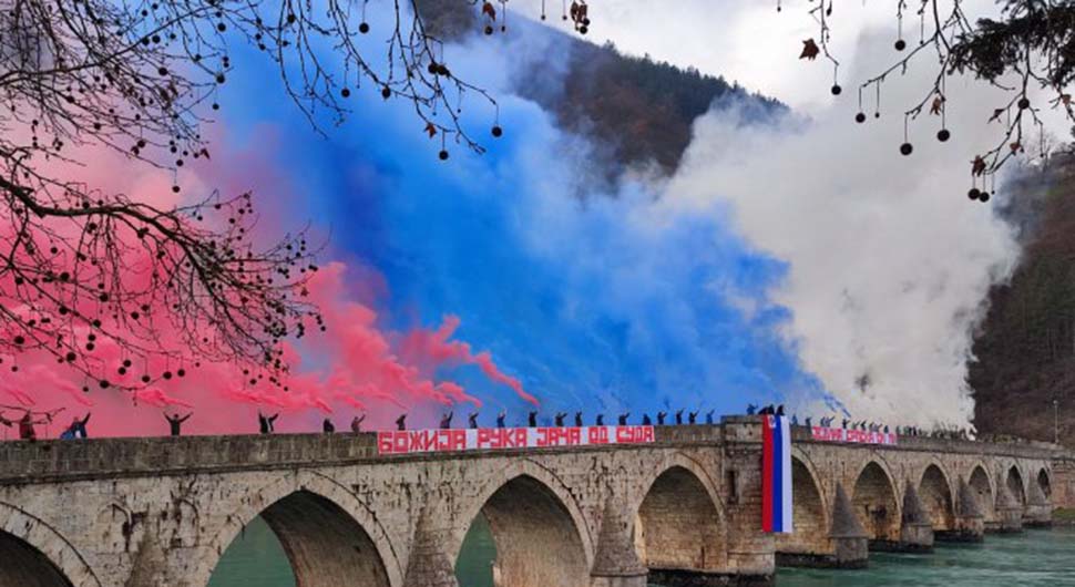 U čast Dana Republike navijači Crvene zvezde priredili spektakl u Višegradu