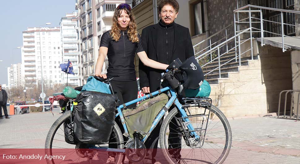 Četiri mjeseca putovala biciklom da upozna oca