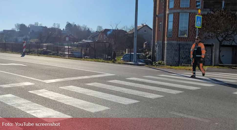 Tražili semafor, dobili čovjeka da ih prevodi preko zebre