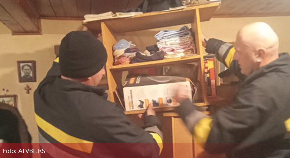 Kritično u Gacku! Pogledajte kako vatrogasci pomažu mještanima da spasu stvari