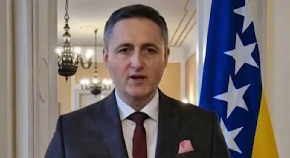 Tema dana: Zašto bi Bećirović trebalo ponovo da pročita Ustav BiH?