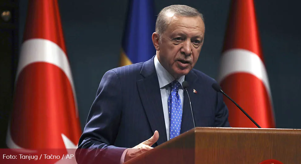 Erdogan: Poginulo najmanje 912 ljudi, 5.000 povrijeđenih