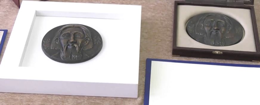 Mladi bračni par nagrađen Svetosavskim poveljama