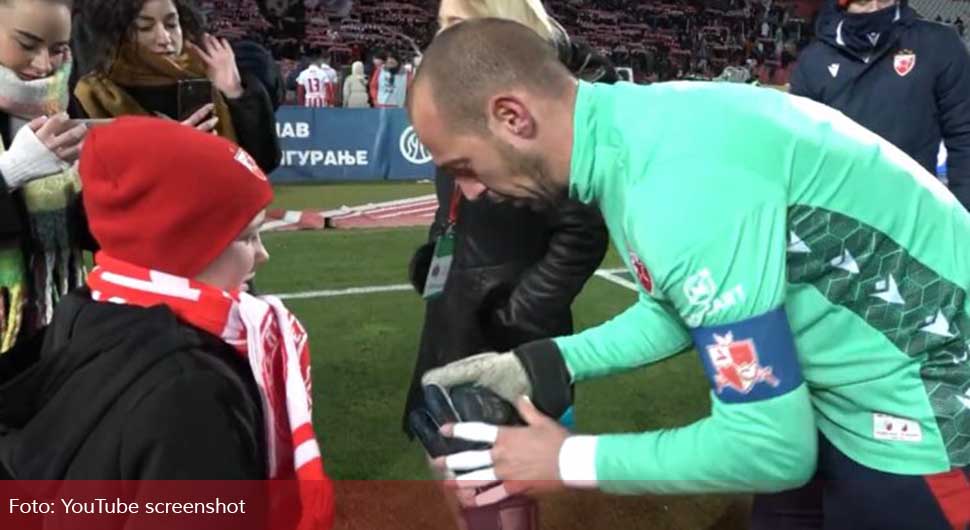 Ranjeni dječak sa KiM došao na Marakanu, Borjan ga iznenadio poklonom