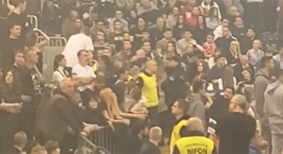 Prekinut derbi, sudije otišle u svlačionicu