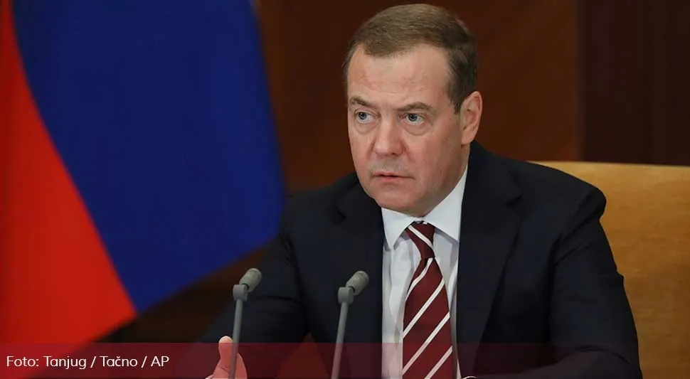 Норвешки брод одбио да спаси руске морнаре; Медведев: Неопростиво