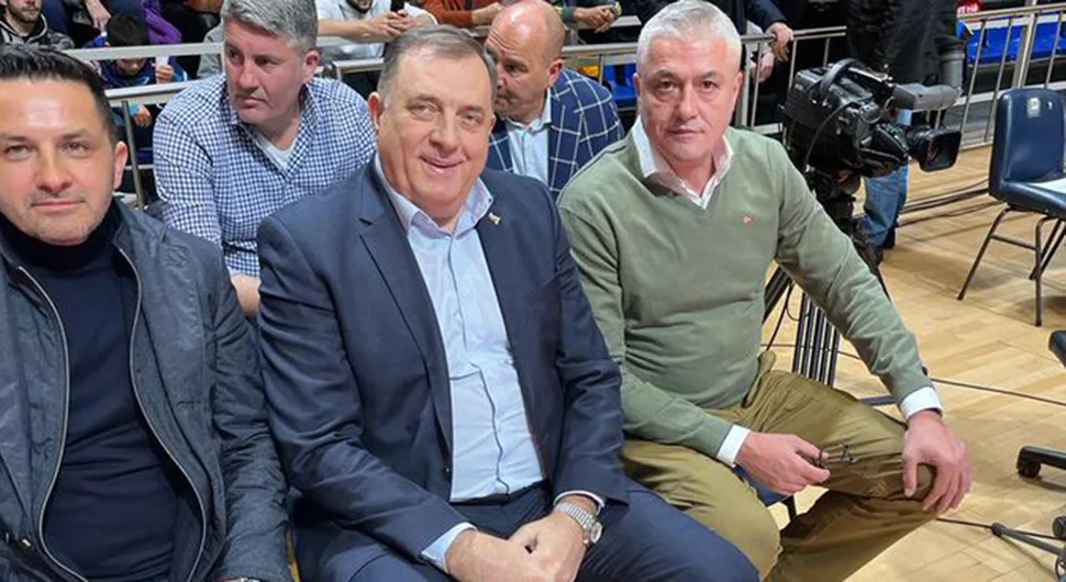 "Srbija i Srpska slave zajedno" - Dodik bodrio Orlove protiv Britanije