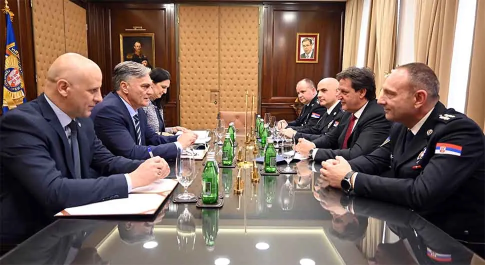 Sastali se Karan i Gašić: Dalje unapređenje saradnje