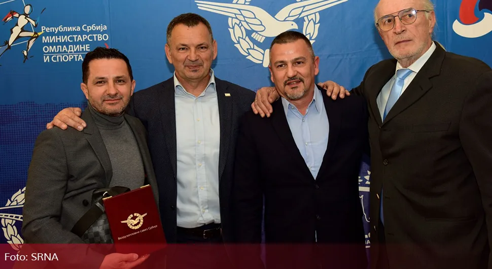 "Zlatna plaketa" pripadnicima Helikopterskog servisa Srpske