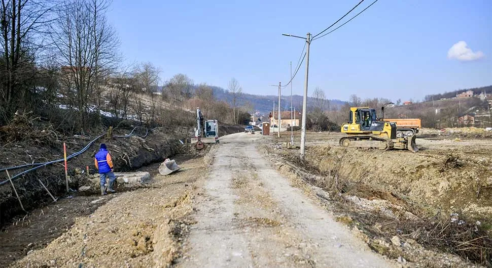 Mještani Petrićevca i Motika bijesni: Ne odustaju od blokade ako mašine krenu da ruše most
