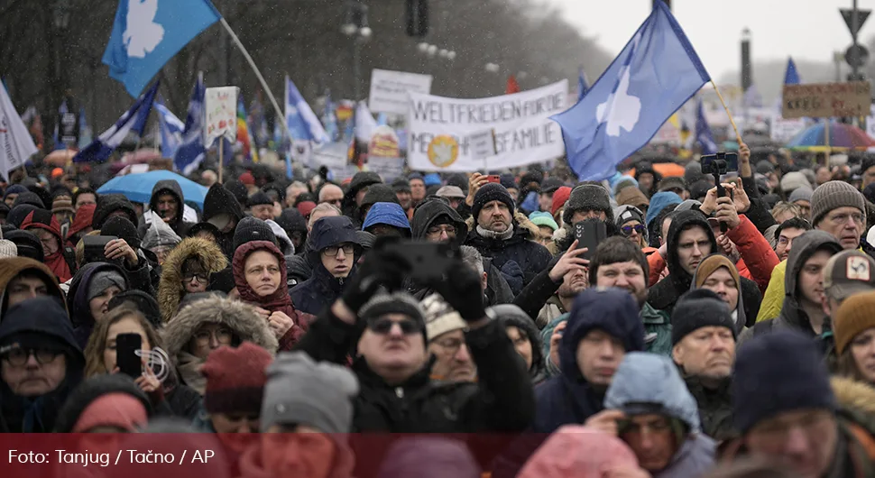 Masovni protest u Berlinu protiv naoružavanja Ukrajine