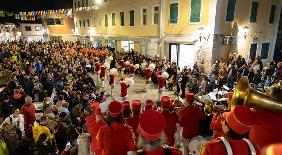 Otvoren Praznik mimoze u Herceg Novom, prisustvovalo 15.000 ljudi