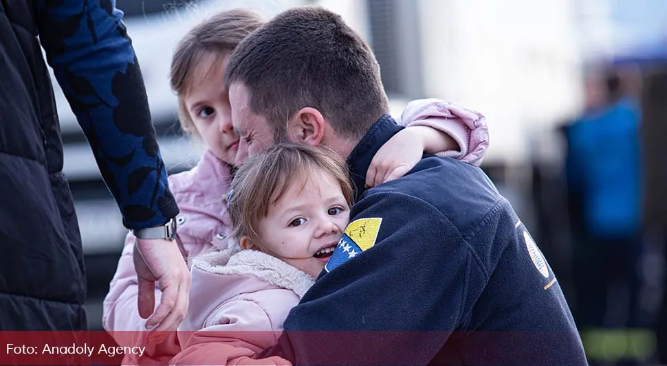Spasioci iz FBiH vratili se u Sarajevo, emotivni susret sa porodicom i prijateljima