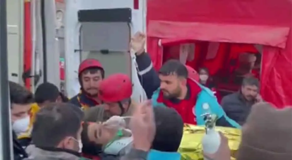 Harun (8) i Ejuphan (15) spaseni ispod ruševina 181 sat nakon zemljotresa