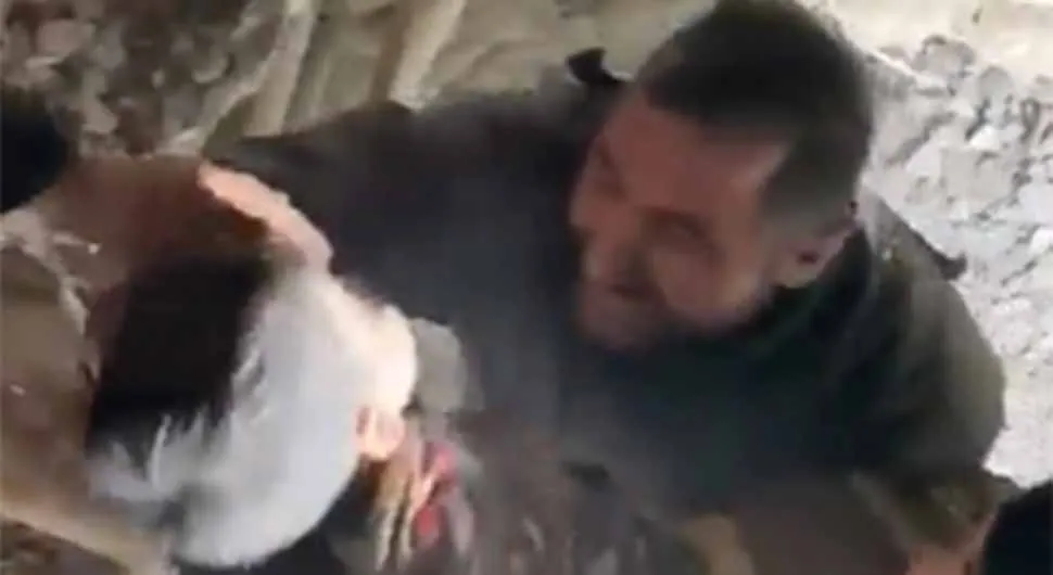 Trogodišnjak spašen ispod ruševina nakon 22 sata