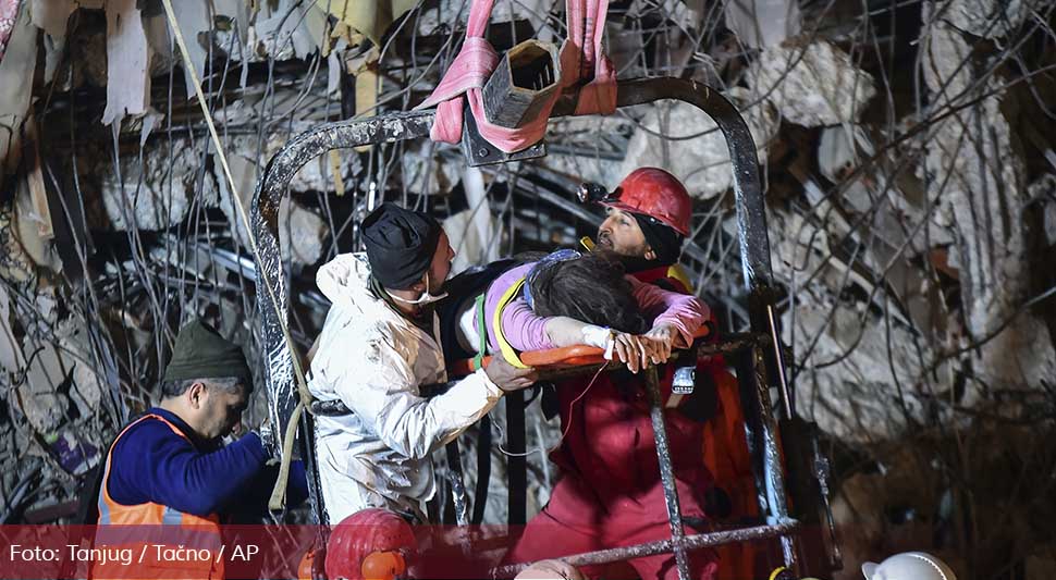 Žena spasena iz ruševina sedam dana poslije zemljotresa