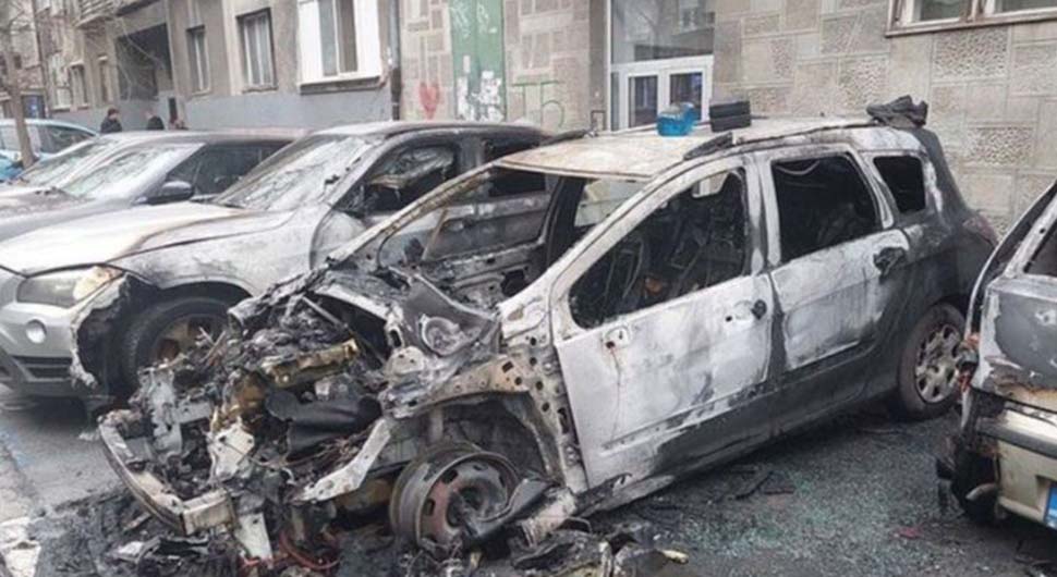 Zapaljen automobil