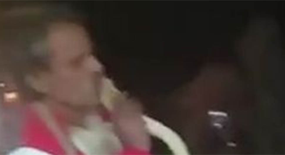 Krenuo da poljubi zmiju, ona ga ugrizla i usmrtila