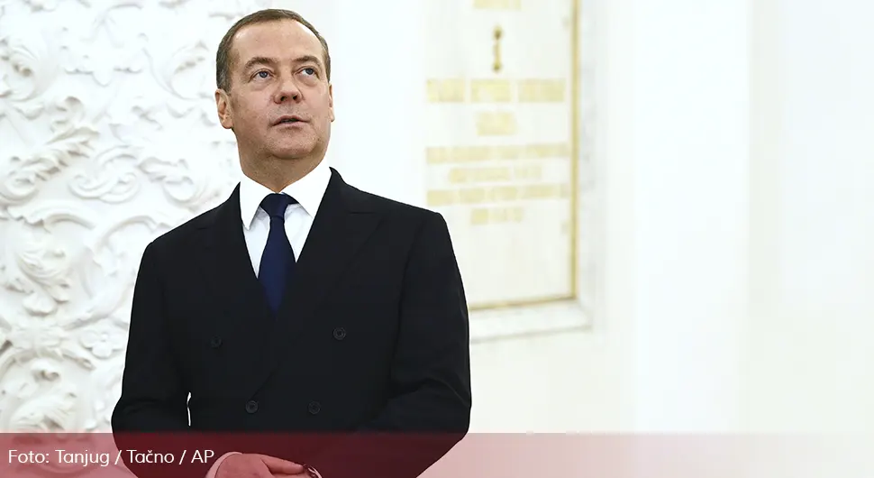 Медведев: Дубока држава сахранила демократију у Румунији
