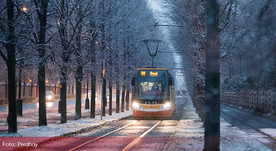 Dijete ispalo iz tramvaja