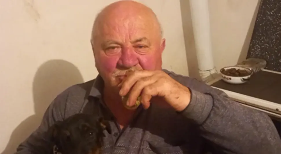 Djed nasmijao region oglasom: Tražim babu za ozbiljnu vezu - VIDEO