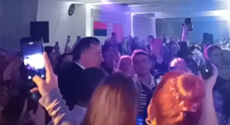 Dodik zapjevao sa Nikolom Rokvićem