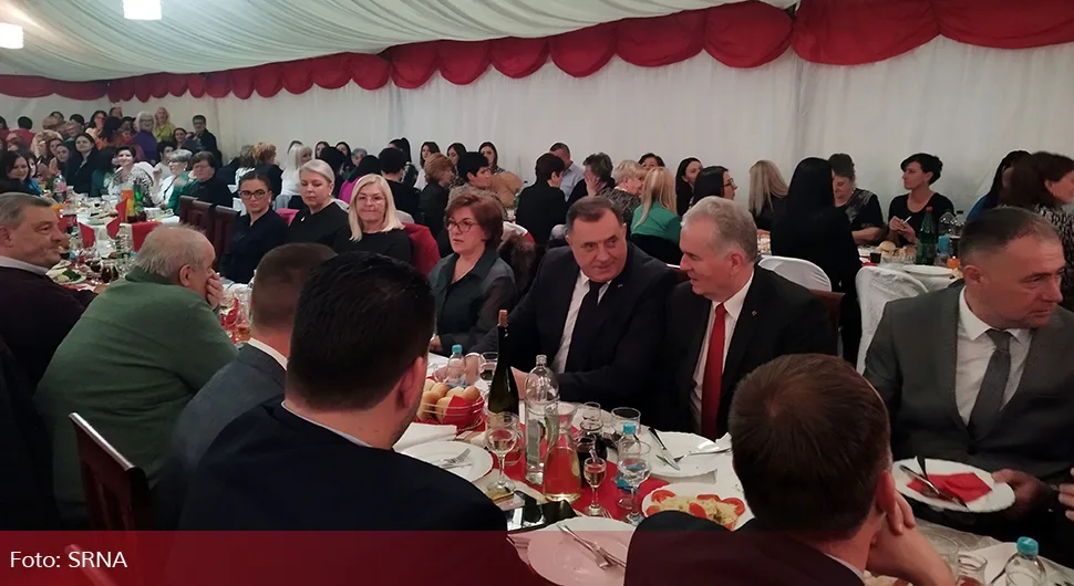 Dodik čestitao Dan žena: “Nosile kampanju i zaslužne su za pobjedu”