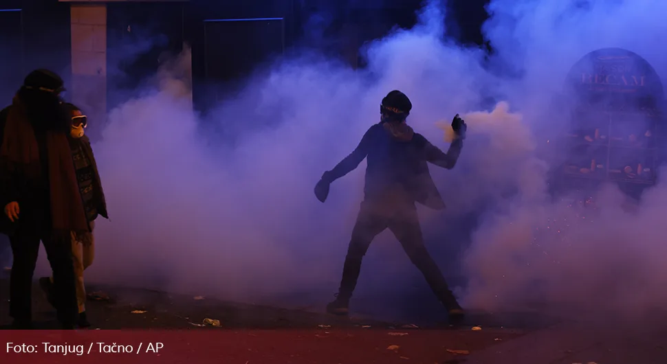 Makron najavio nove mjere za uštedu vode, Francuzi protestuju