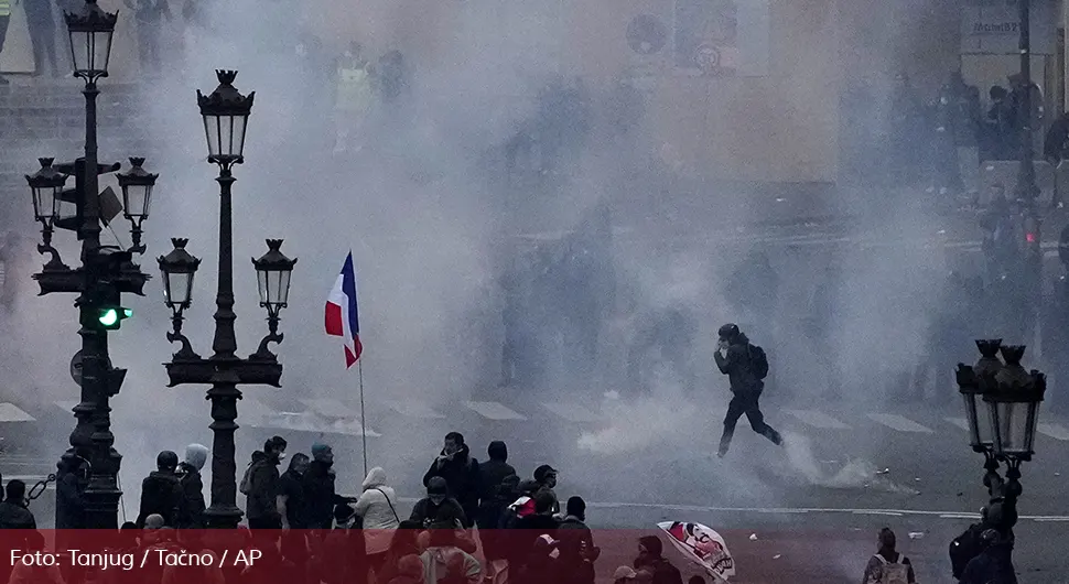 Nastavljen haos u Francuskoj: Milioni na ulicama i sukobi