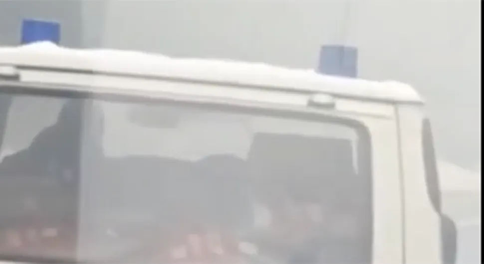 Samo u BiH: U kombiju hitne pomoći prevoze pelet - VIDEO