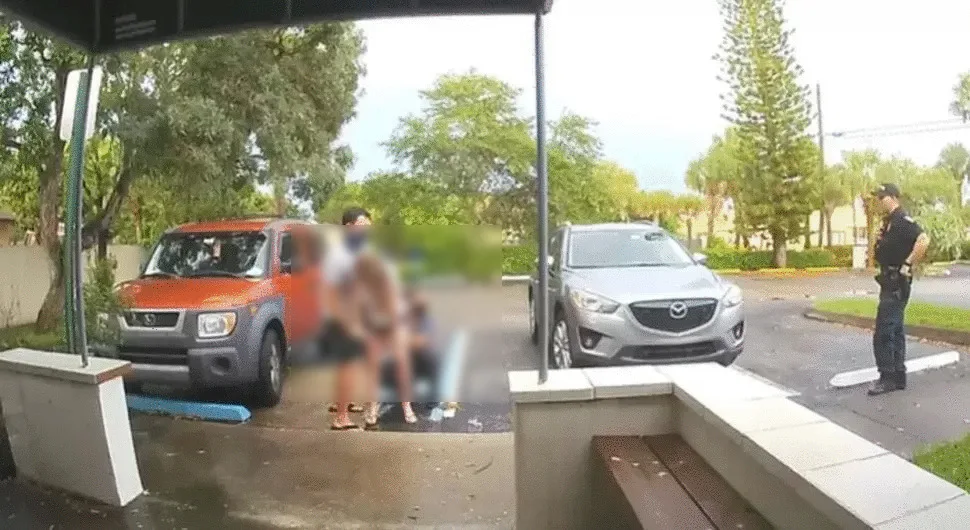 Izašla iz kola ispred bolnice i stojeći donijela bebu na svijet (VIDEO)